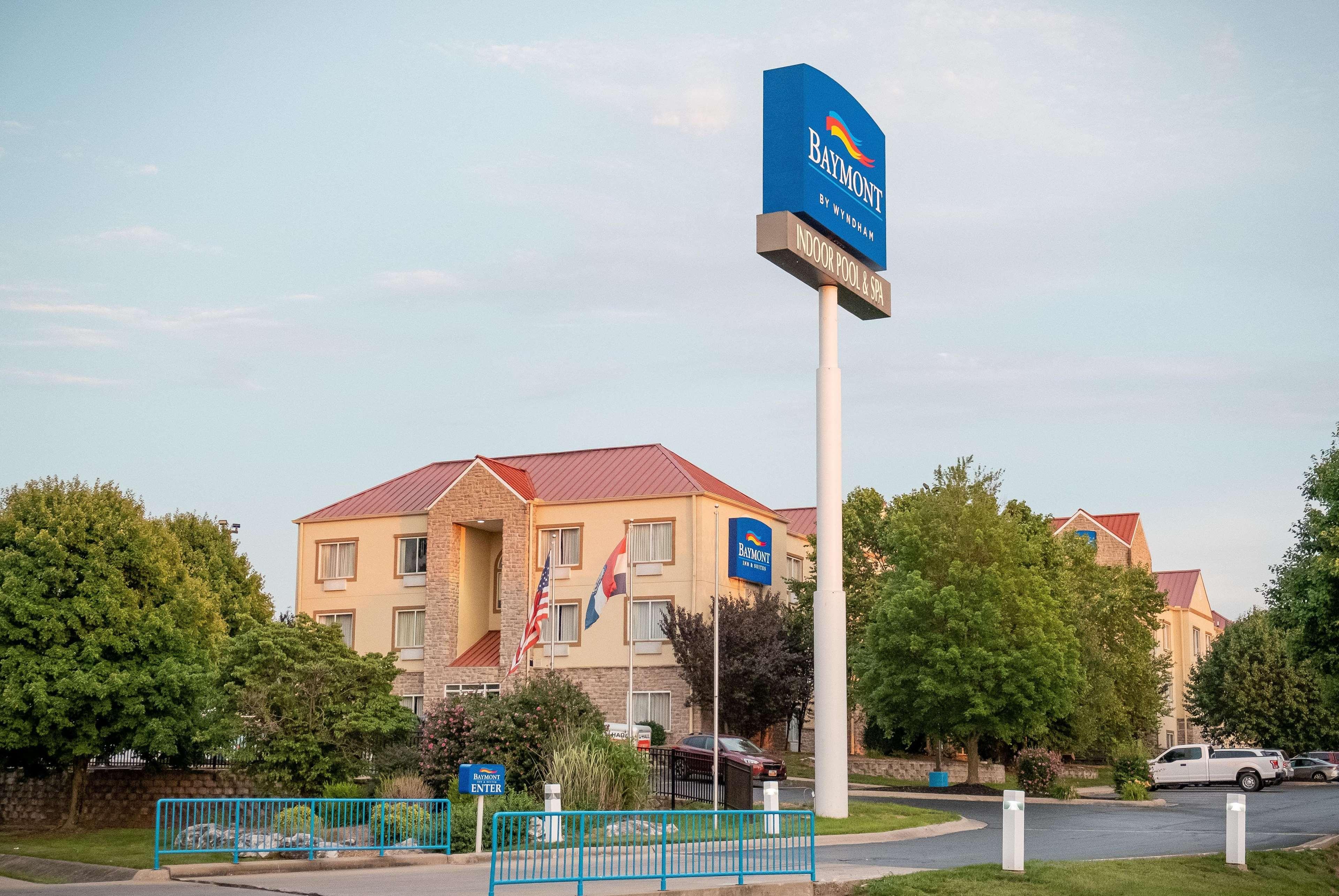Baymont By Wyndham Springfield I-44 Hotel Exterior photo