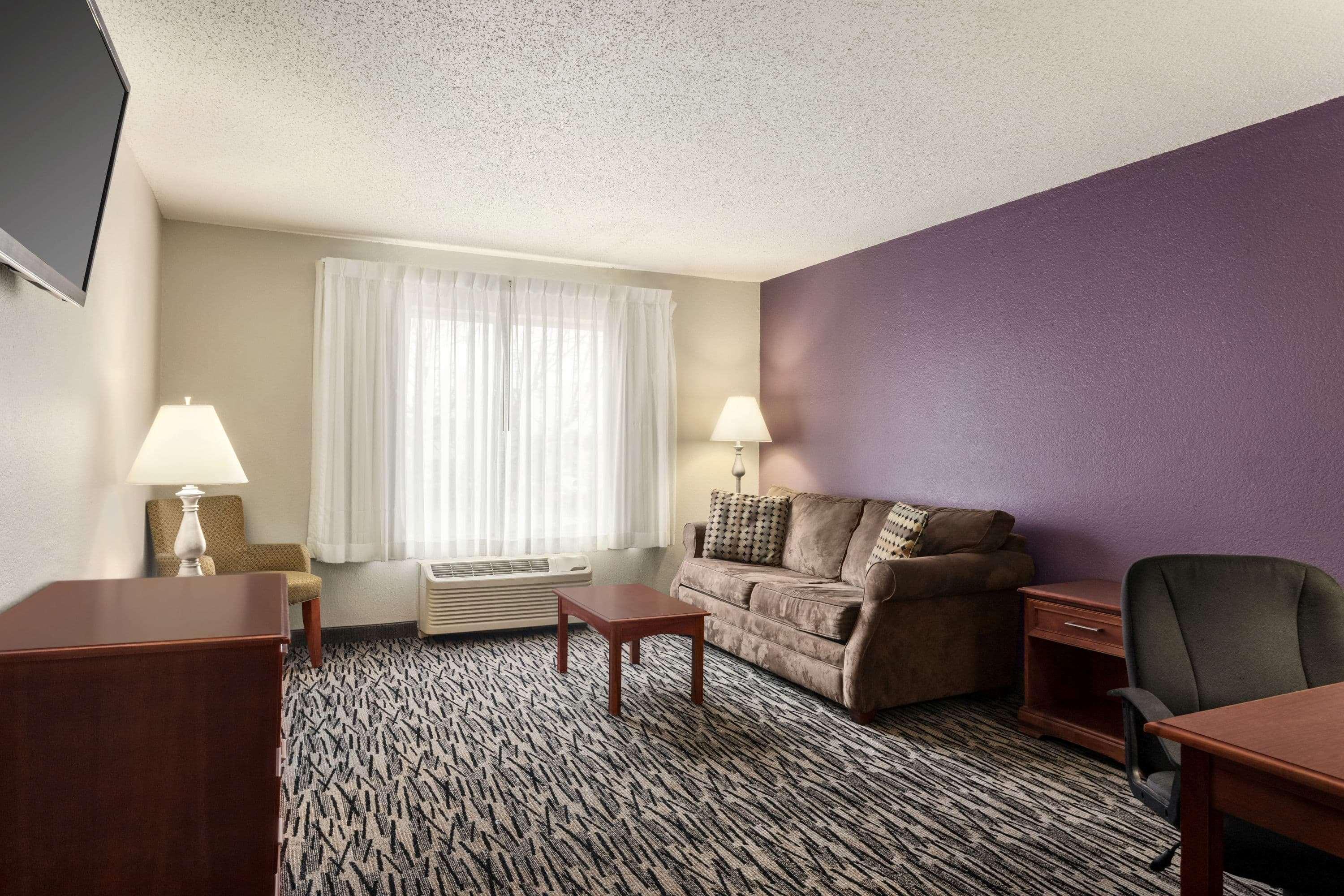 Baymont By Wyndham Springfield I-44 Hotel Exterior photo