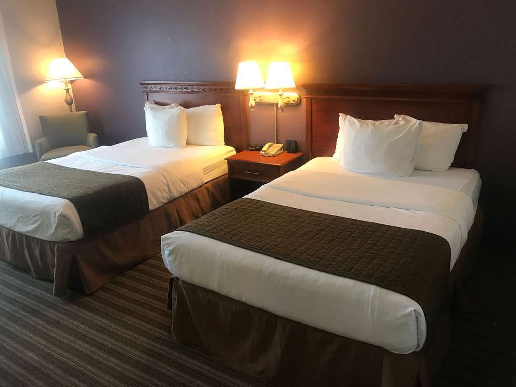 Baymont By Wyndham Springfield I-44 Hotel Room photo